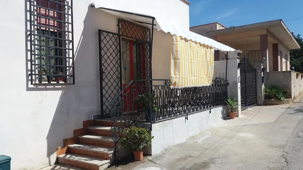 Affittacamere Casa Bianca da Giusy Birgi Vecchi Casa di campagna